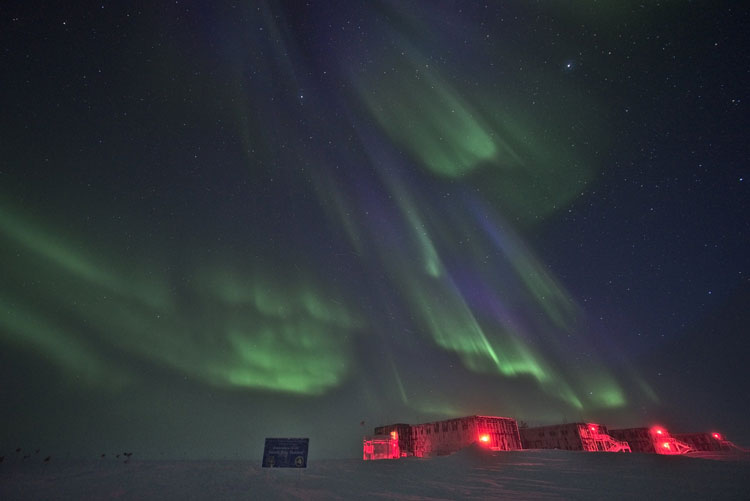 auroras frontofstation