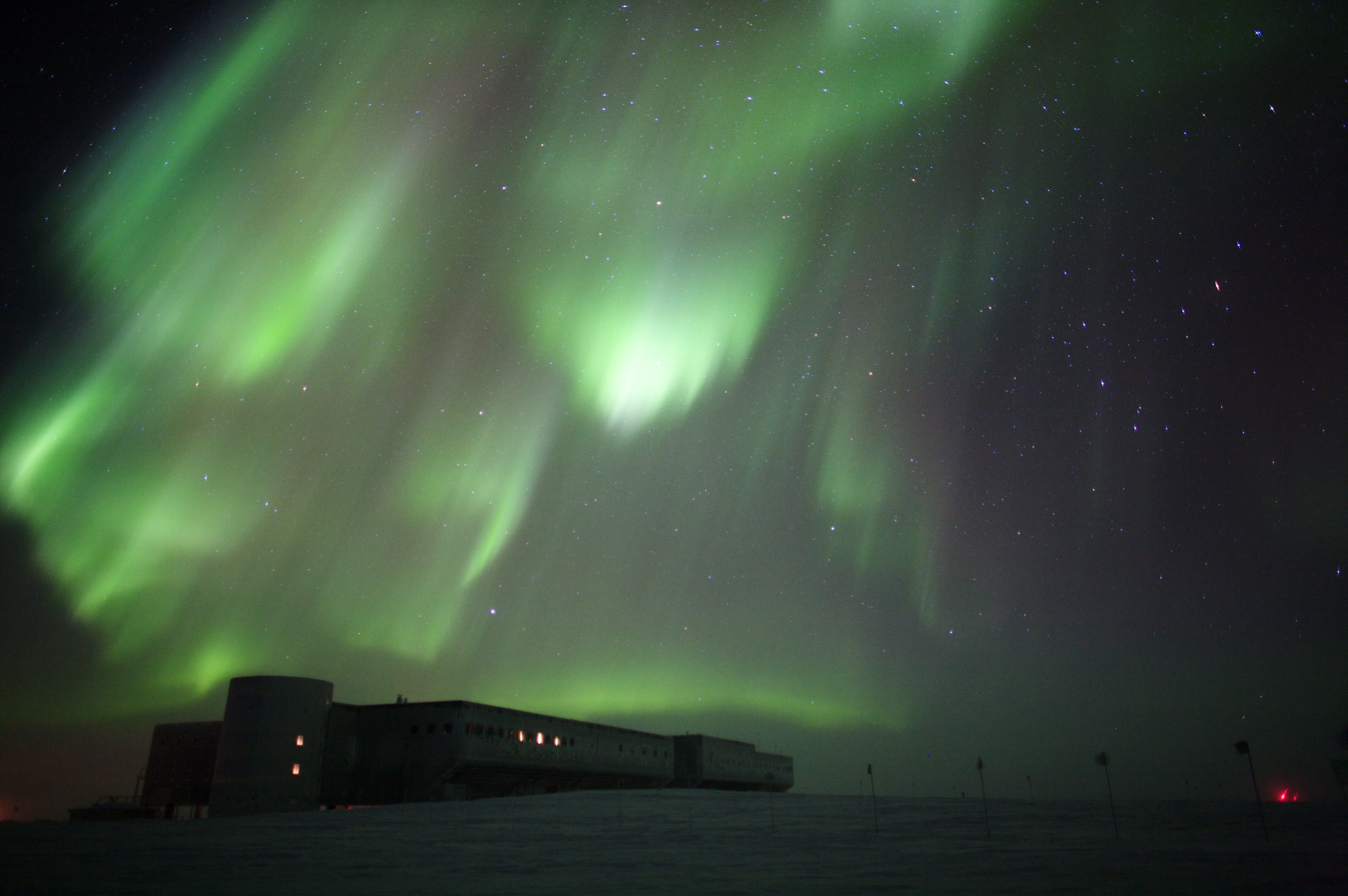 Shimmery auroras over South Pole station